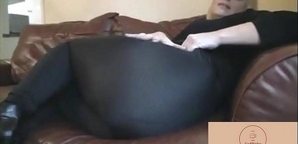  Big ass mature woman - english milf